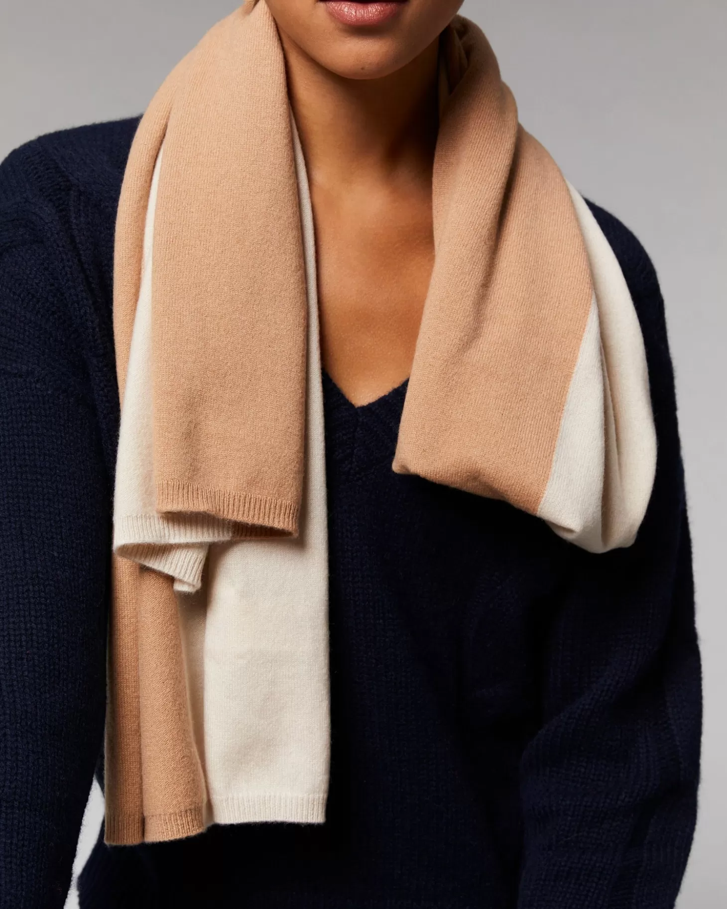 FROM FUTURE Regular Two-tone Scarf Camel Best